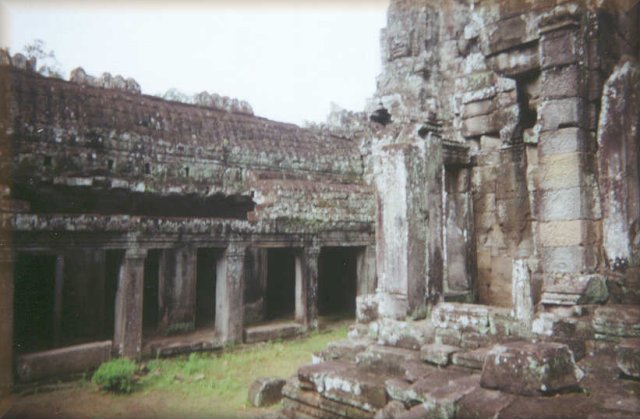 Galeries a l'interieur des ruines 