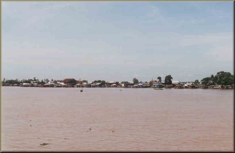 Au passage de Kampong Chhnang