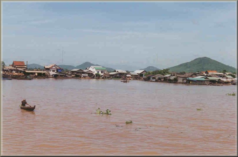 Sur la rivière Tonle Sap entre Phnom Penh et le grand lac
