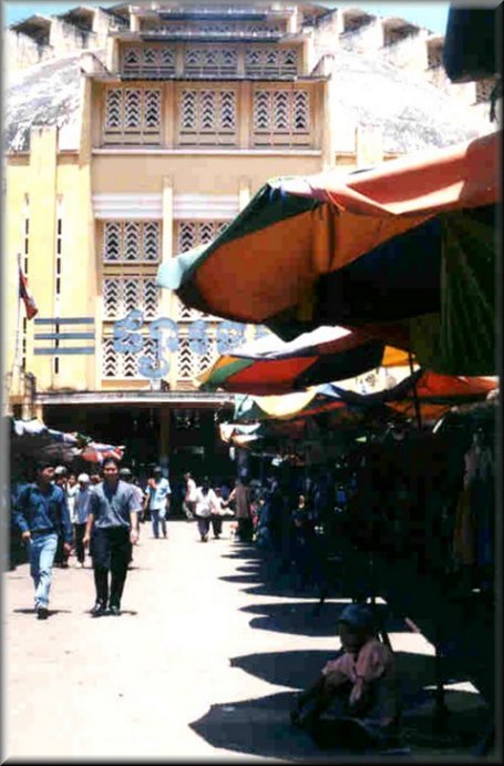 Entrée du marché principal de Phnom Penh Psa Thmaï