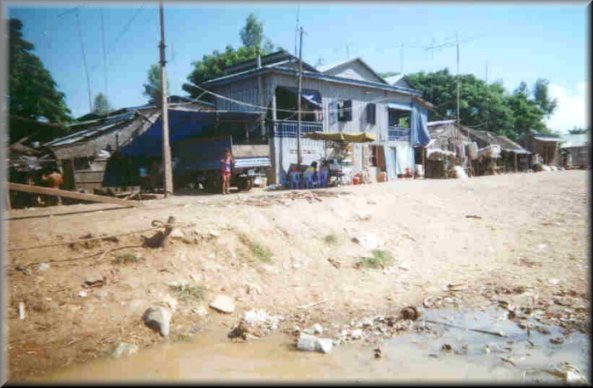 Maisons de pecheurs au bord du fleuve